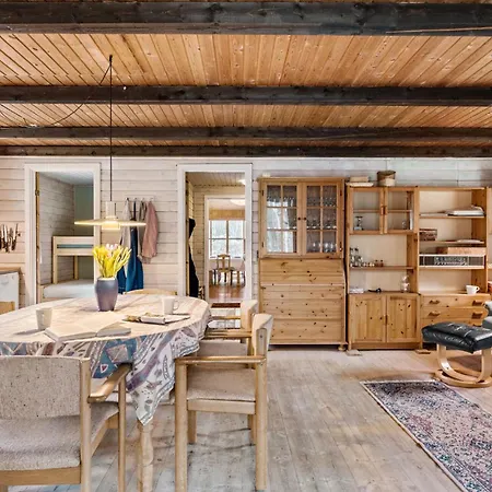 5 Værelses Dejlig Bolig I Feriehus *