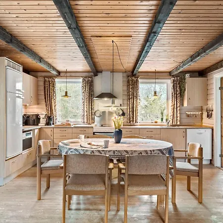 Feriehus 5 Værelses Dejlig Bolig I