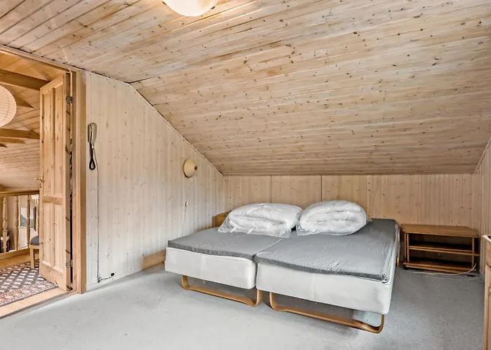 5 Bedroom In Hadsund